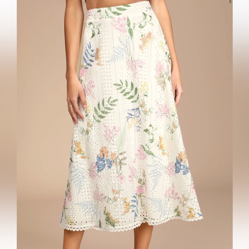 Floral Scalloped Cropped Camisole and Skirt Set - White Floral - Picture 3 of 3